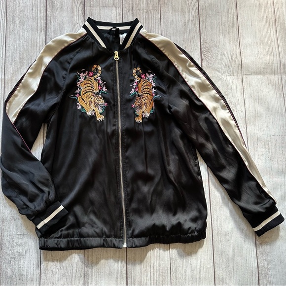 Tiger Zip Up - Picture 4 of 13